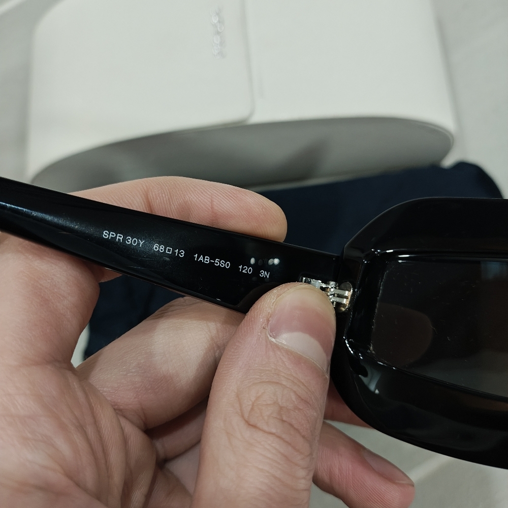 Black prada sunglasses - Picture 3 of 6